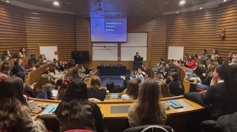 IA con propósito: cómo humanizar la tecnología en el servicio empresarial