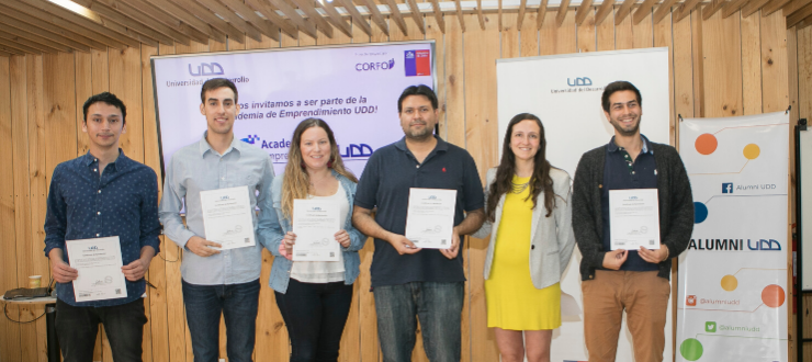 Primeros alumnos certificados en el lanzamiento de la Academia de Emprendimiento
