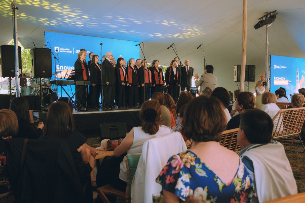 Coro del Reencuentro interpretó el Himno de la UdeC
