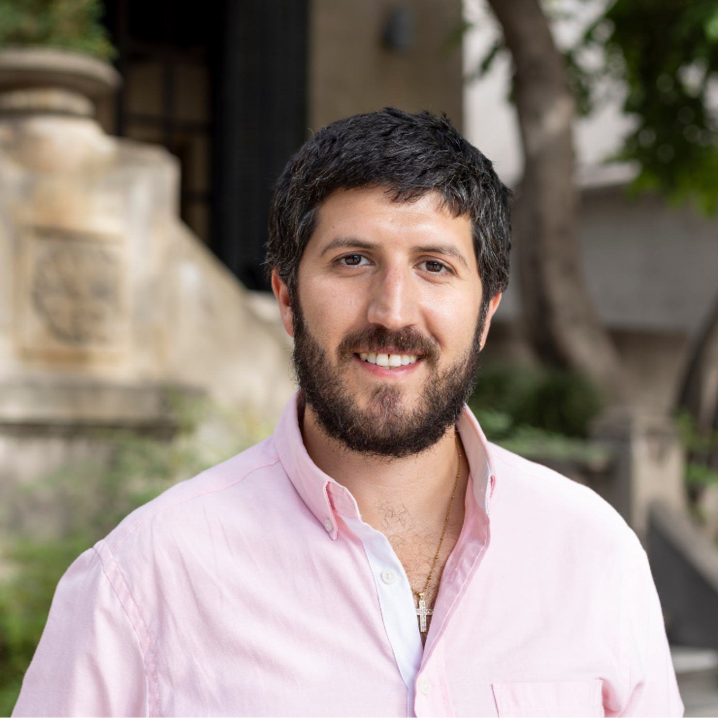 Francisco Castillo Cristi, Gestor de Información, Bibliotecología y Archivística, y Magíster en Administración de Empresas UAH