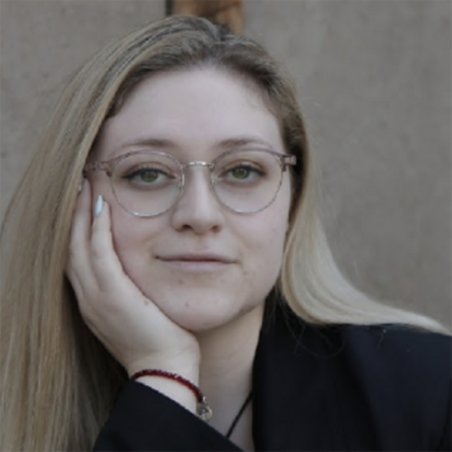 Isidora Véliz Profesora de Artes Visuales y Licenciada en Educación UAH 2020