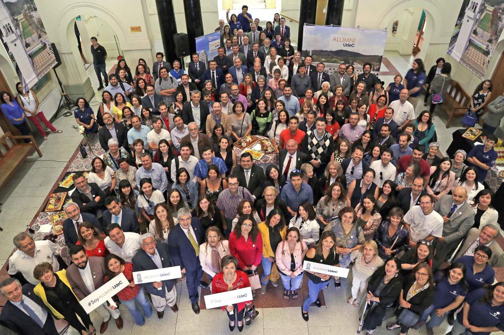 Presentan AlumniUdeC, la red de exalumnos del Campanil