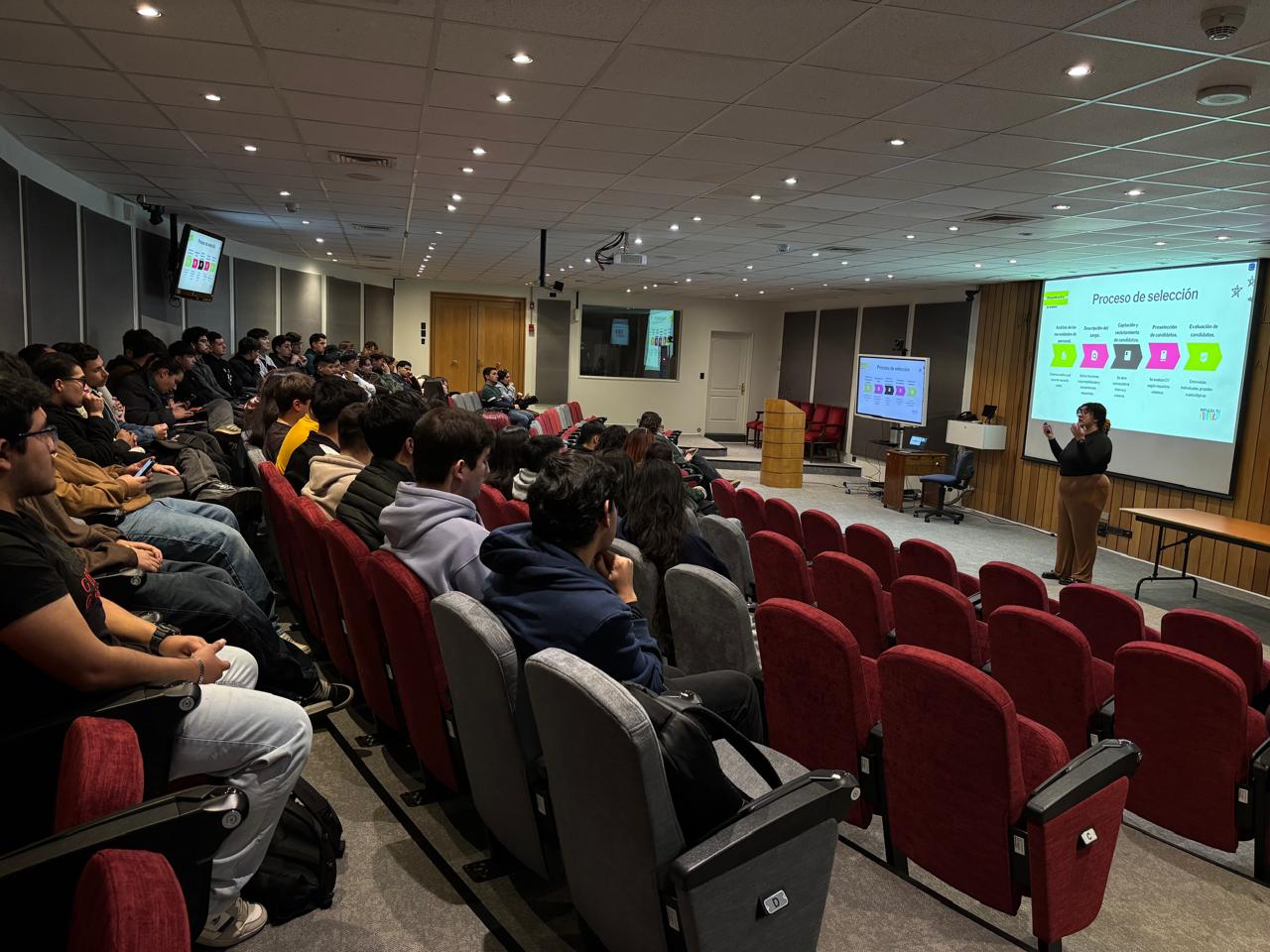 Futuro Alumni lleva "Impulsa tu Futuro" la Facultad de Ingeniería y Ciencias UDP