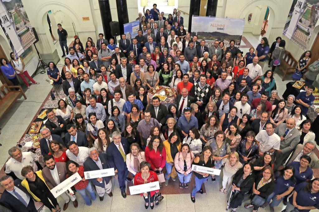 AlumniUdeC estrecha vínculos con agrupaciones de exalumnas/os para consolidar una gran red