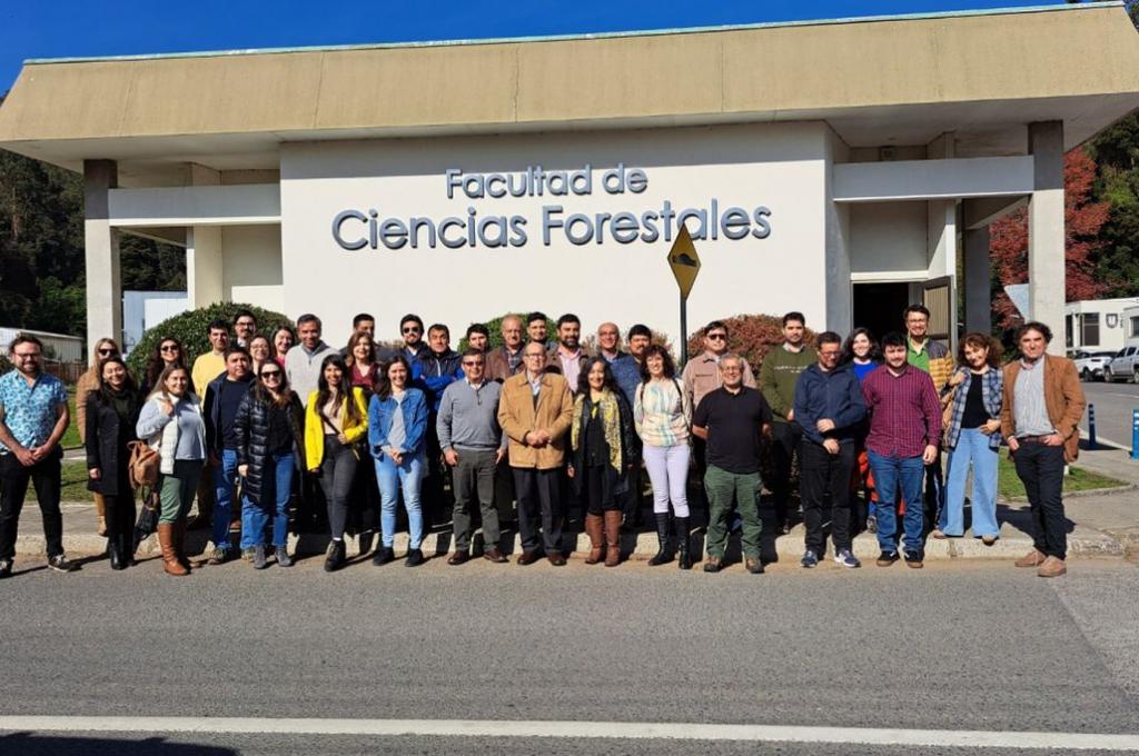 Ingenieros forestales UdeC participaron en encuentro de su Red Alumni