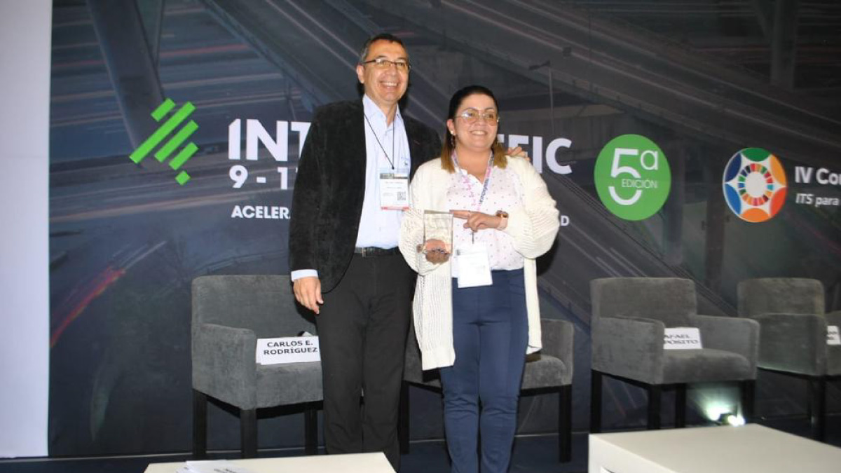 Graduada lidera proyecto de vías inteligentes