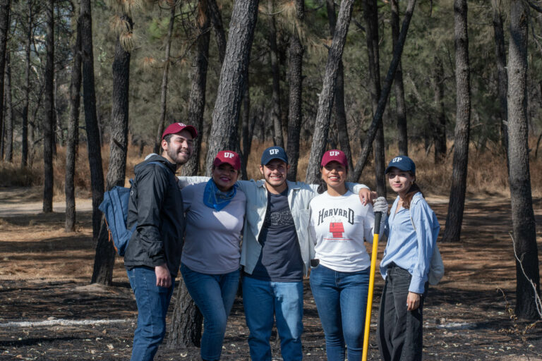 UP Guadalajara promueve conservación ambiental con limpieza en el Bosque El Centinela