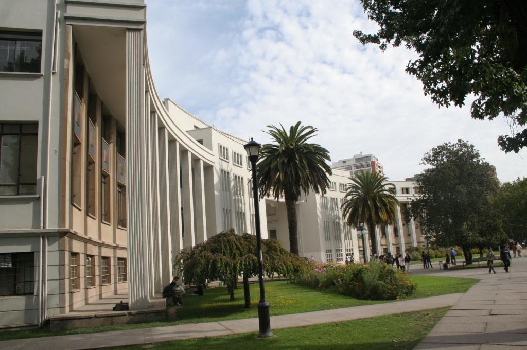UdeC celebra su patrimonio y releva el rol de las mujeres que han ayudado a construirlo