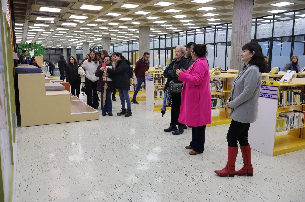 UdeC reúne a comunidad Alumni con visita a renovadas instalaciones de la Biblioteca Central