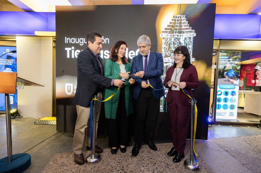 Universidad de Concepción inaugura tiendas de recuerdos y vestuario deportivo en el sector del Campanil