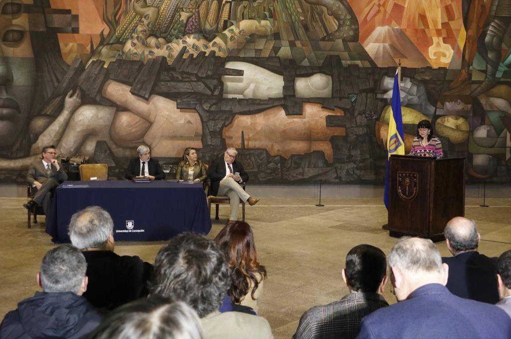 Subcomisión de Redacción entrega borrador con propuestas para reformar los estatutos de la Universidad
