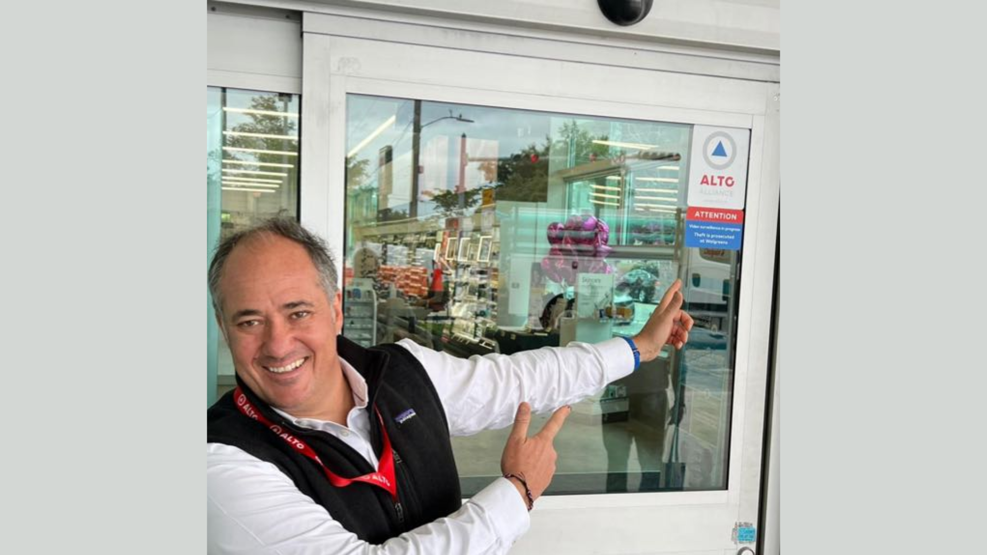 De comandar un proyecto social en el sur de Chile al éxito de una empresa en cinco países: la historia de Jorge Nazer (DER'97)