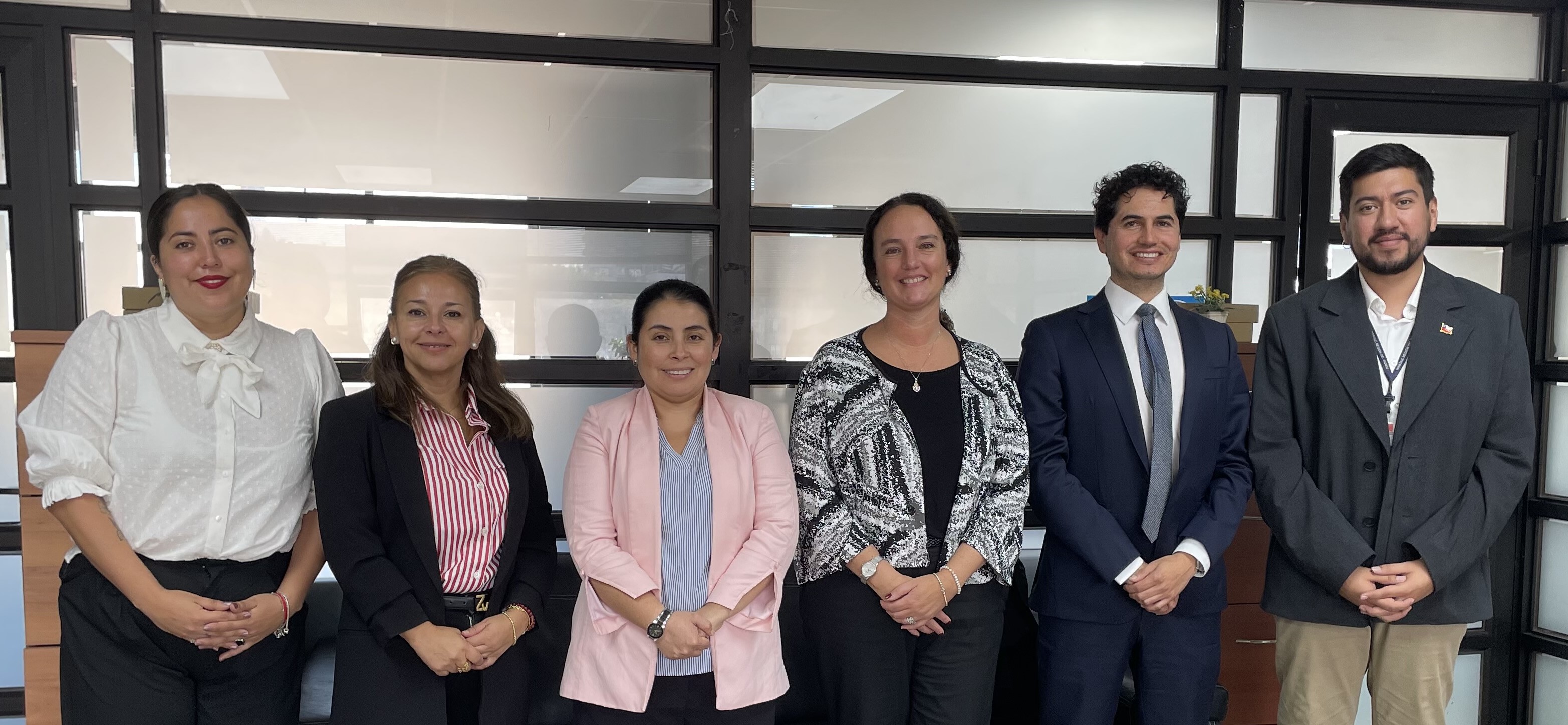 Facultad de Economía y Negocios  y Seremi de Educación del Biobío sellan alianza para impulsar el desarrollo de talento y proyectos con impacto público