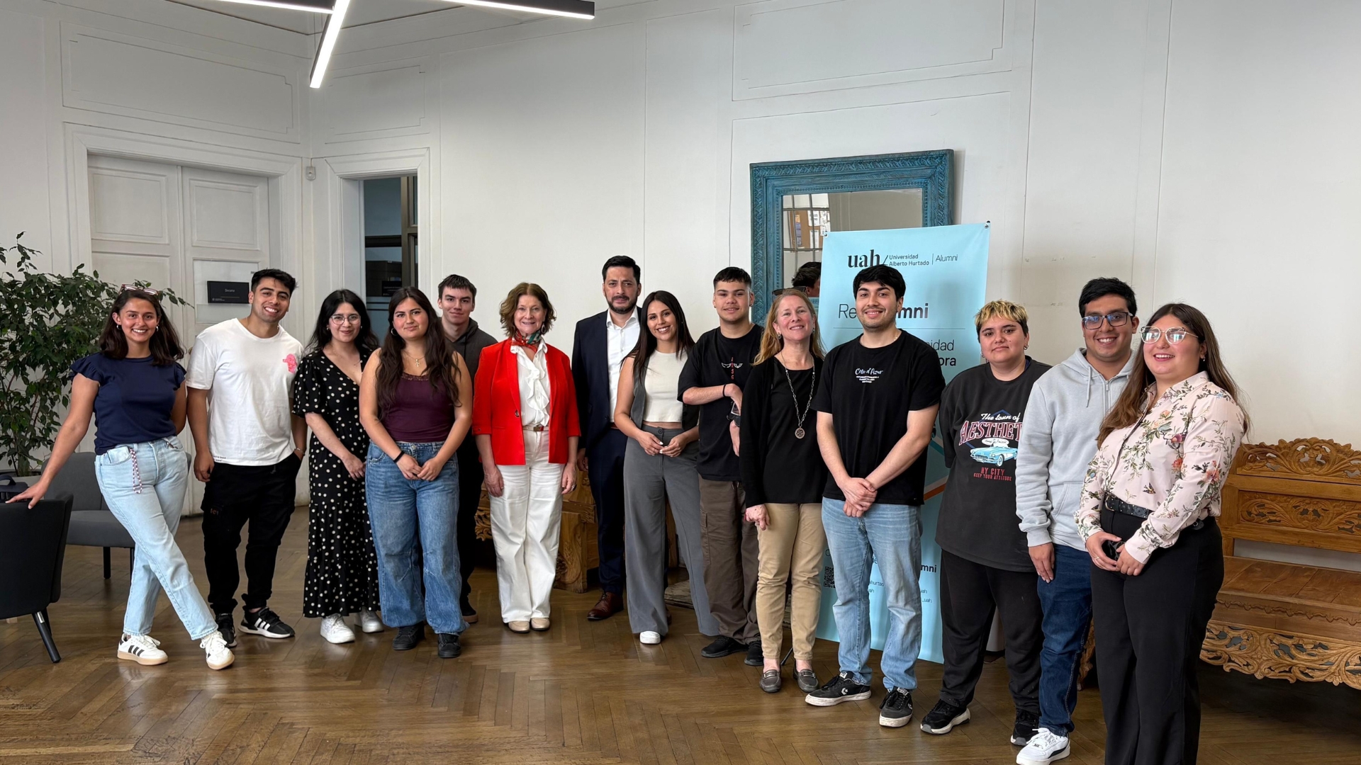 Iniciativa "Diálogos Alumni": Más de 300 estudiantes conectan con la experiencia profesional de la red Alumni UAH