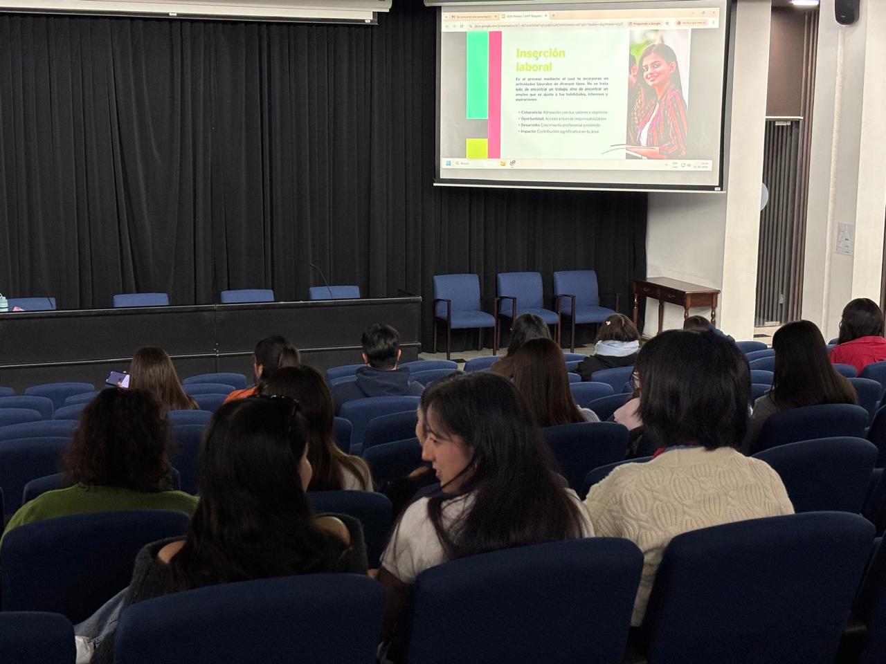 Futuro Alumni lleva "Impulsa tu Futuro" a Obstetricia UDP