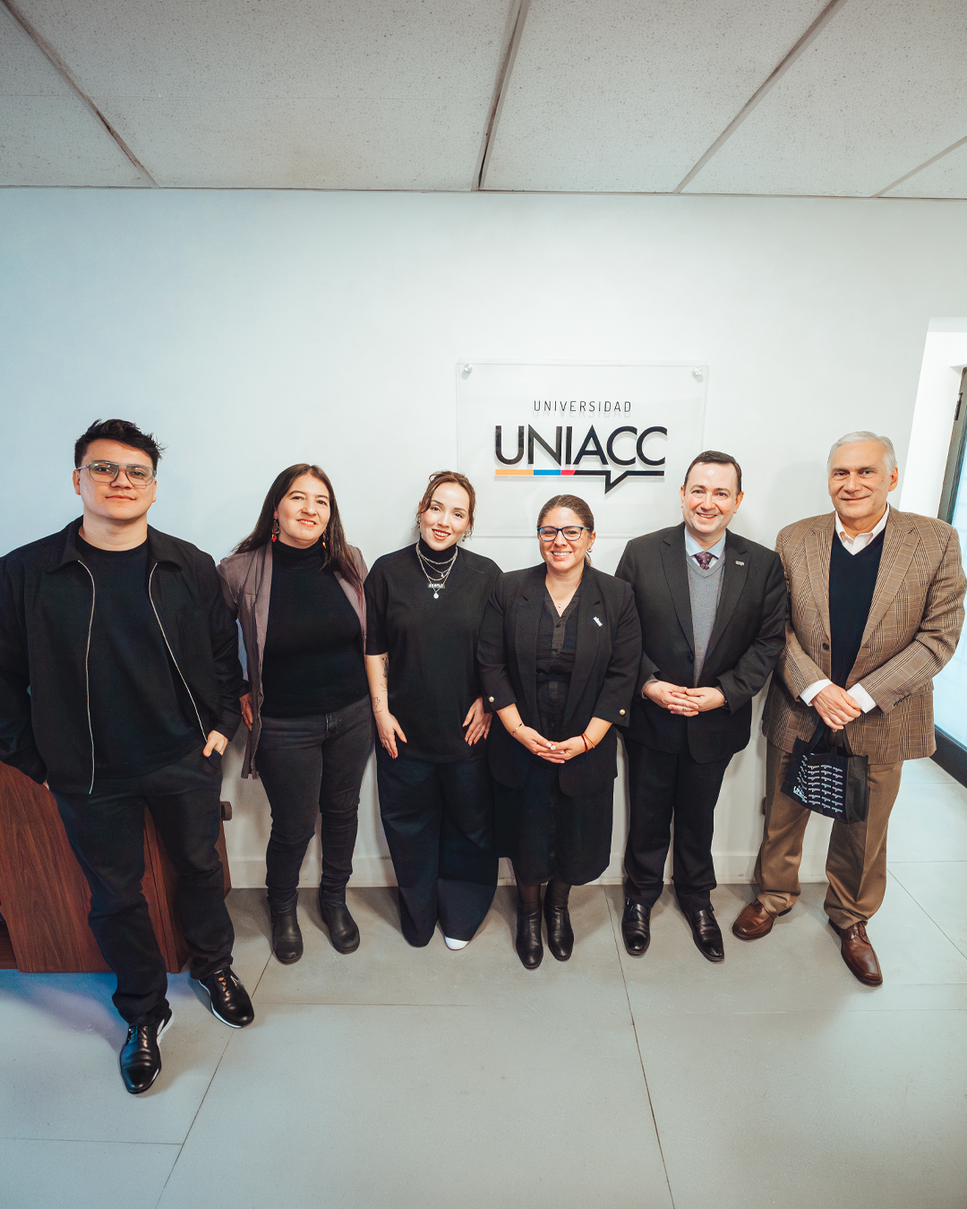 UNIACC reunió a destacados alumni en desayuno junto al rector Carlos Barría