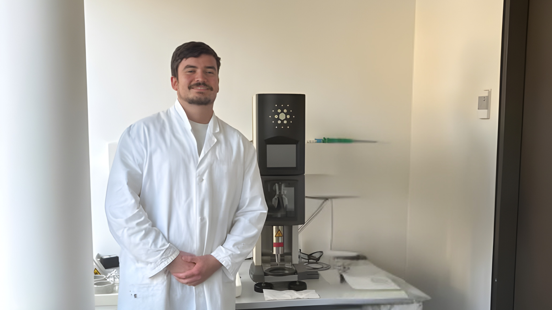 Alumni UdeC participa en hallazgo clave sobre proteína cerebral vinculada a epilepsia y autismo