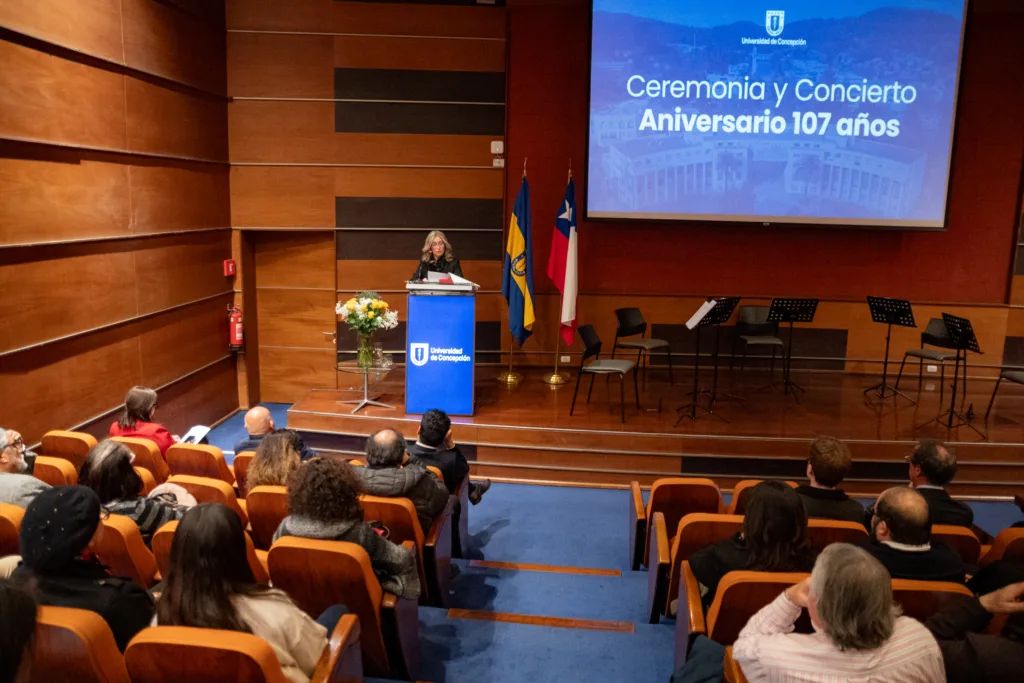 Rectora refuerza el vínculo con la comunidad Alumni e invita a proyectar el sello UdeC