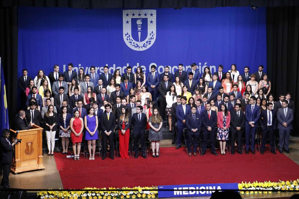 Con potente llamado a ser empáticos se tituló cohorte médica del Centenario