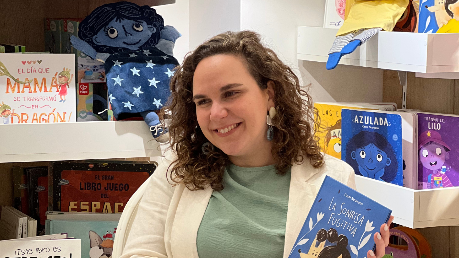 De la pedagogía a la literatura infantil: Carol Neumann (PME´14) llevó sus historias hasta la Feria Internacional del Libro de Lima
