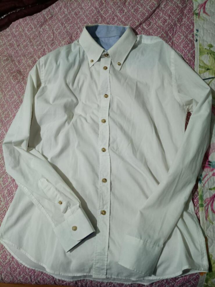 Camisa blanca sencilla