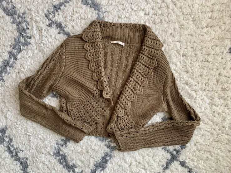 Chaleco de hilo cafe corto