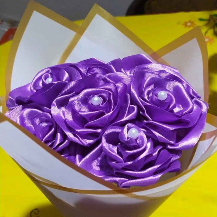Ramo de 7 rosas eternas talla L