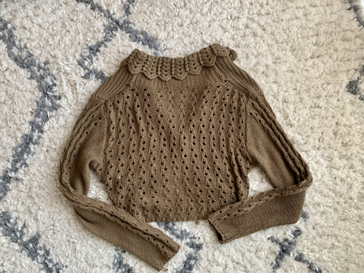 Chaleco de hilo cafe corto